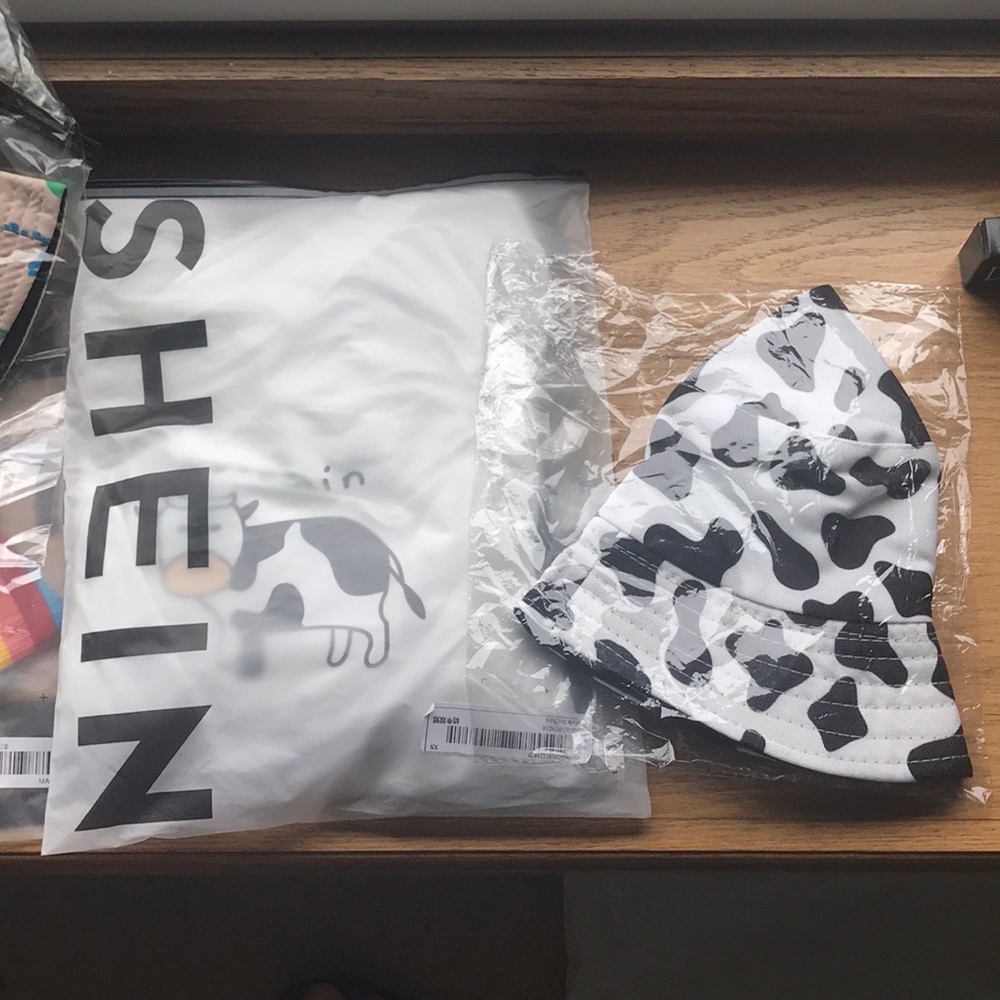 NEW SHEIN Cow Bucket Hat & PJ Set Size XS - Picture 2 of 7